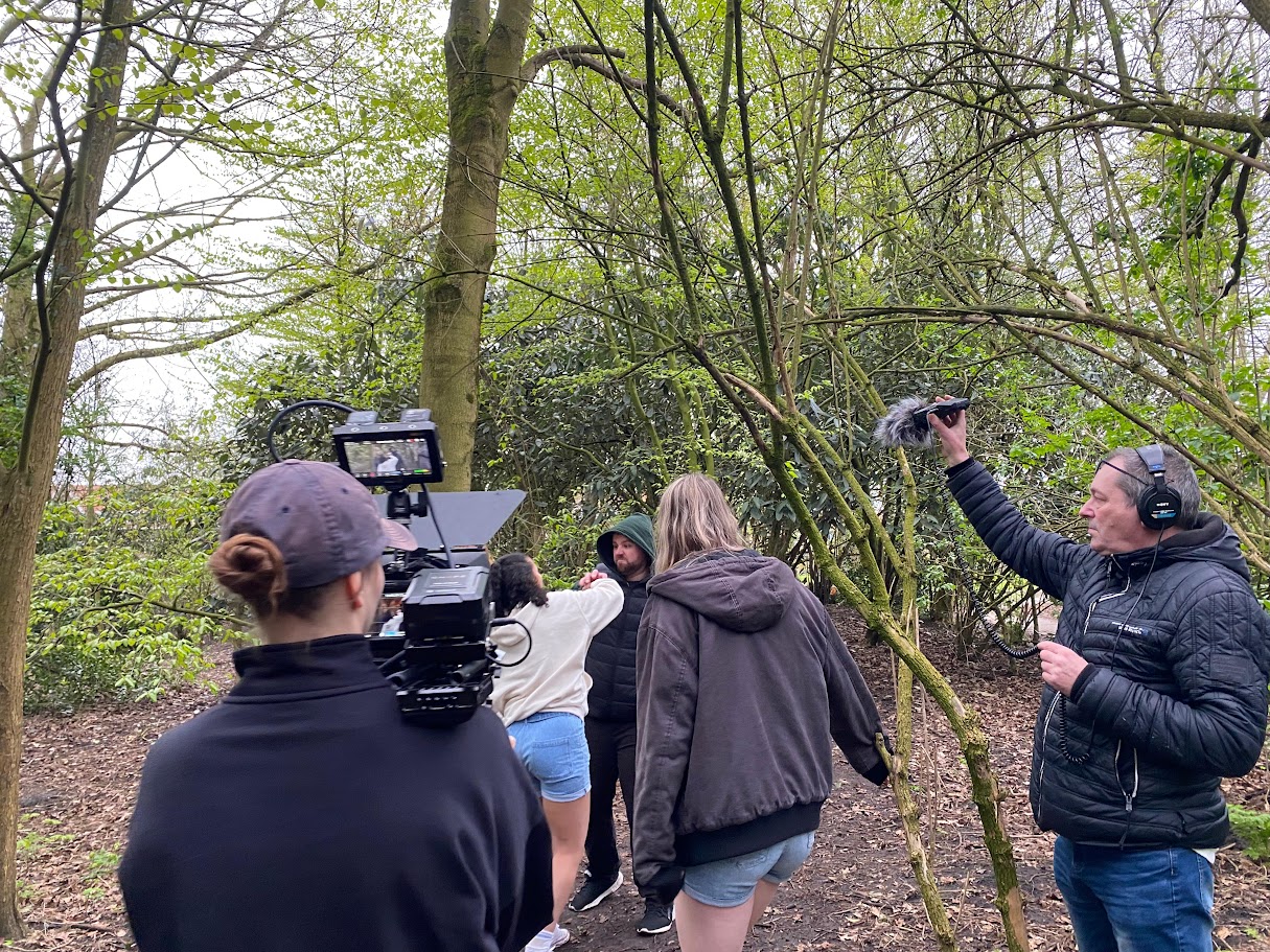 Op de set in het bos